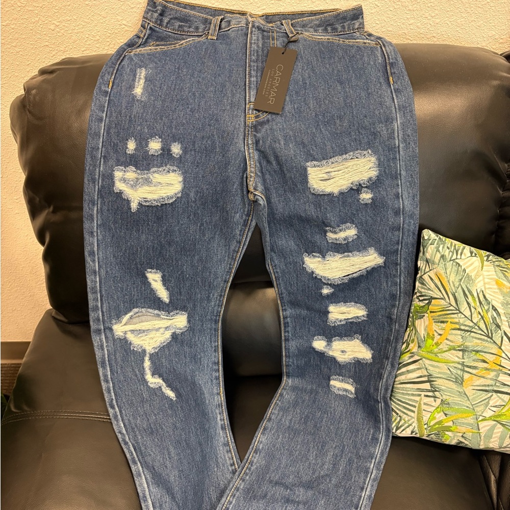 Distressed Boyfriend Jeans in Blue